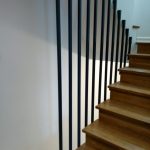 klatka schodowa stalowa balustrada pełna