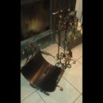 zestaw kominkowy szufelka miotełka konetnerek na drewno pogrzebacz